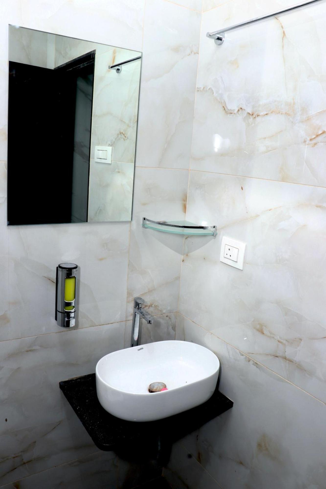 Hotel Comfy Inn Bombaim Exterior foto